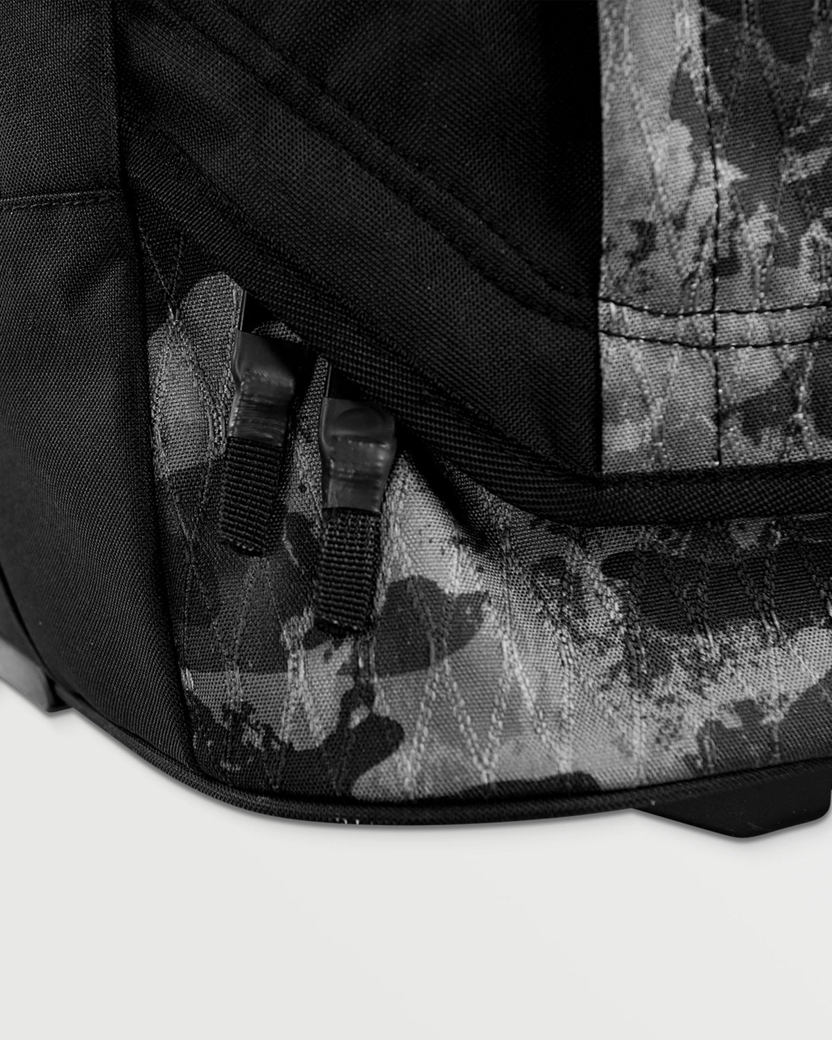 Chamber Carry-On | Volcom Top Pick